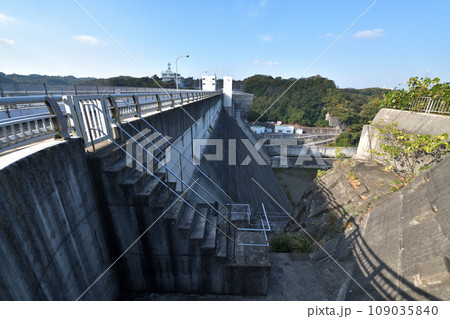 呑吐ダム　灌漑・上水道を供給する重力式コンクリートダム 109035840