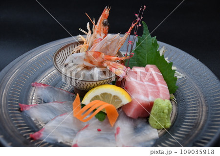おいしい刺身盛り合わせ 109035918