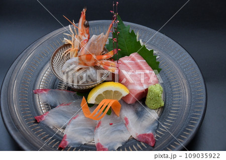 おいしい刺身盛り合わせ おいしい刺身盛り合わせ 109035922