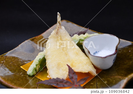 料亭で出される季節の天婦羅 料亭で出される季節の天婦羅 109036842
