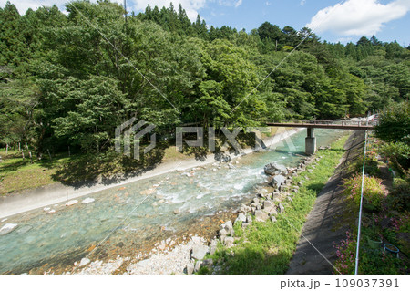 澄んだな四万川の水の流れ(四万温泉) 澄んだな四万川の水の流れ(四万温泉) 109037391