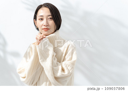 女性ビューティー　乾燥　肌ケア 109037806