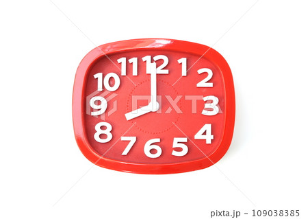 red alarm clock isolated on white background 109038385
