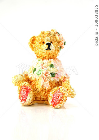 teddy bear statue on white background 109038835