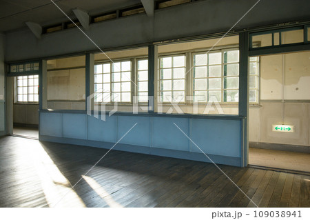 古い木造校舎 109038941