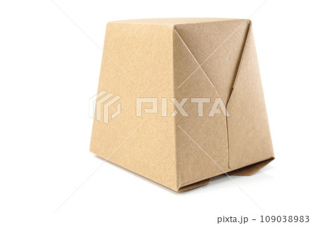 paper box isolated on white background paper box isolated on white background 109038983