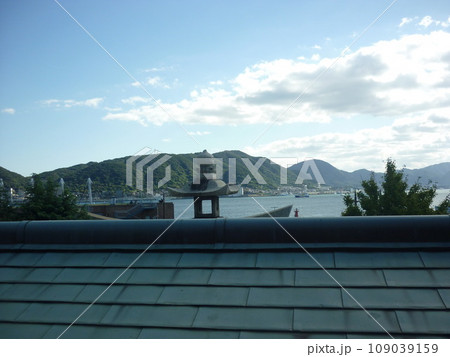 亀山八幡宮の境内から見る関門の風景 亀山八幡宮の境内から見る関門の風景 109039159