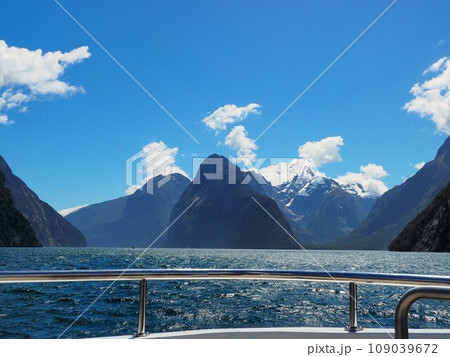 ミルフォードサウンド風景 109039672