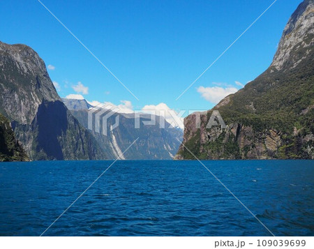 ミルフォードサウンド風景 109039699