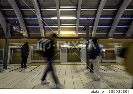 地下鉄銀座線の渋谷駅ホーム 109039892