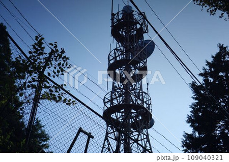 秘密の通信基地 秘密の通信基地 109040321