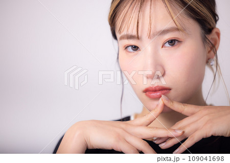 ビューティー 女性のファッションポートレート ビューティー 女性のファッションポートレート 109041698