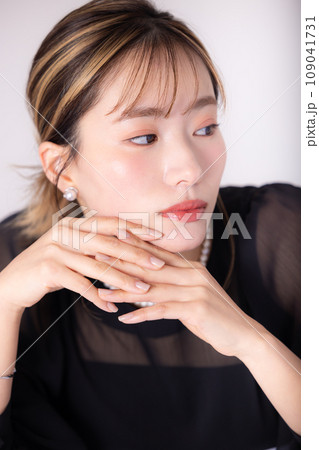 ビューティー　女性のファッションポートレート 109041731