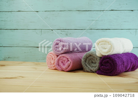 spa towels with space copy on wooden background 109042718