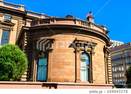 Historic building on Nob Hill in San Francisco - California, United States Historic building on Nob Hill in San Francisco - California, United States 109043178