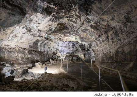 This is Hyeopjae Cave, a natural cave in Jeju Island, South Korea. 109043598