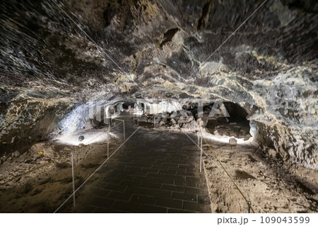 This is Hyeopjae Cave, a natural cave in Jeju Island, South Korea. 109043599