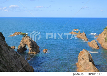 山陰海岸ジオパーク浦富海岸の千貫松島の風景 山陰海岸ジオパーク浦富海岸の千貫松島の風景 109045138