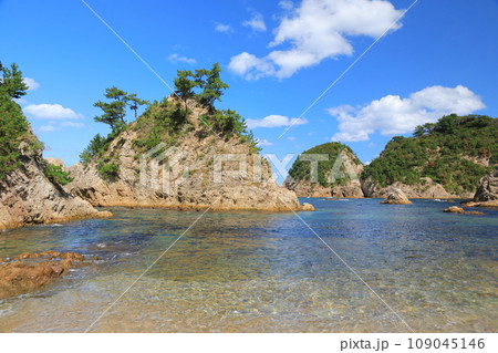 山陰松島浦富海岸大鴨ヶ磯の美しい風景 109045146