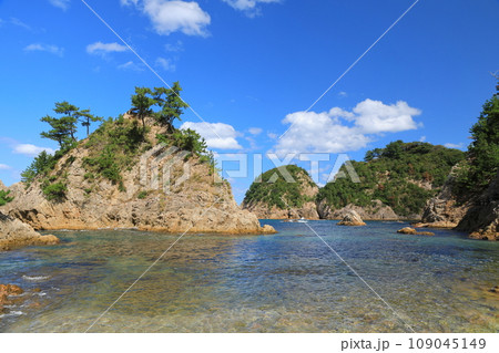 鳥取浦富海岸大鴨ヶ磯の島々の美しい風景 鳥取浦富海岸大鴨ヶ磯の島々の美しい風景 109045149