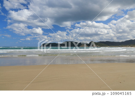 山陰海岸ジオパーク浦富海岸の美しいビーチの風景 山陰海岸ジオパーク浦富海岸の美しいビーチの風景 109045165