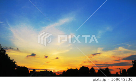 夕焼け空の美しい風景(埼玉県川口市付近の風景) 夕焼け空の美しい風景(埼玉県川口市付近の風景) 109045230