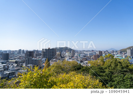 道後公園の展望台から見た松山城 109045941