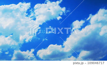 紺碧の青空と白雲の雄大な風景 紺碧の青空と白雲の雄大な風景 109046717