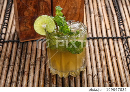 Mojito cocktail with lime and mint 109047825