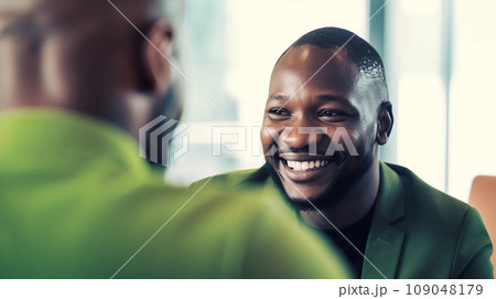 室内で会話する男性8　AI生成画像 109048179