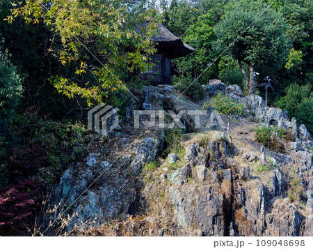 古刹虎渓山永保寺池泉回遊式庭園梵音巌六角堂 古刹虎渓山永保寺池泉回遊式庭園梵音巌六角堂 109048698