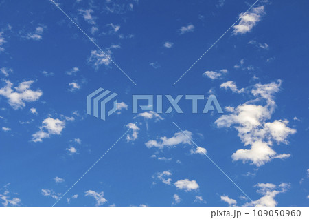 青空に浮かぶ雲 青空に浮かぶ雲 109050960