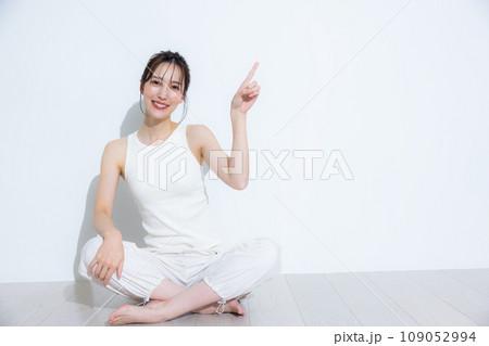 スポーツウェアの女性 109052994