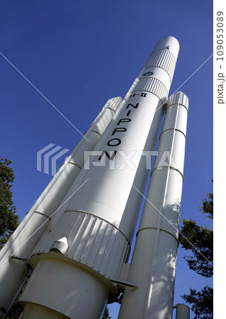 青空とH-2ロケットの実物大模型 109053089