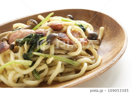 ソーセージと野菜の焼うどん ソーセージと野菜の焼うどん 109053385