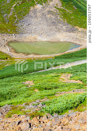 長野県の乗鞍岳の観光登山 不消ヶ池 長野県の乗鞍岳の観光登山 不消ヶ池 109053797