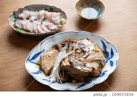 真鯛の兜煮の食卓 真鯛の兜煮の食卓 109053856