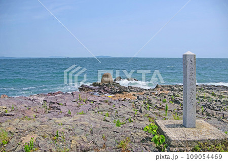 福岡県北九州市門司区の海辺にある天然記念物梅花石岩層 109054469