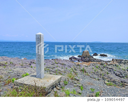 福岡県北九州市門司区の海辺にある天然記念物梅花石岩層 109054497