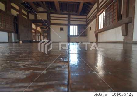 国宝姫路城 小天守と櫓廊下 内部の様子 国宝姫路城 小天守と櫓廊下 内部の様子 109055426