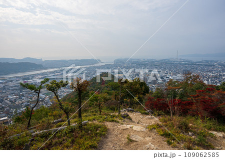 日本の兵庫県赤穂市の雄鷹台山のとても美しい秋の風景 日本の兵庫県赤穂市の雄鷹台山のとても美しい秋の風景 109062585
