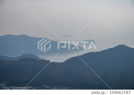 日本の兵庫県赤穂市の雄鷹台山のとても美しい秋の風景 日本の兵庫県赤穂市の雄鷹台山のとても美しい秋の風景 109062597