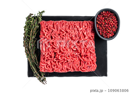 Raw mince Minced beef, ground meat with thyme and pepper. Isolated, white background. 109063806