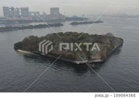 お台場の史跡 品川台場の第三台場と臨海副都心地区 お台場の史跡 品川台場の第三台場と臨海副都心地区 109064368