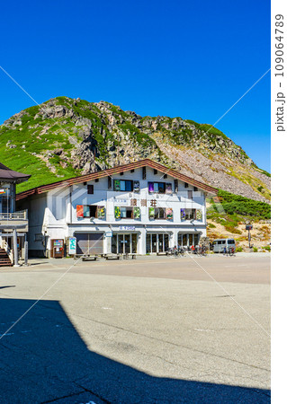 長野県の乗鞍岳の観光登山　銀嶺荘 109064789