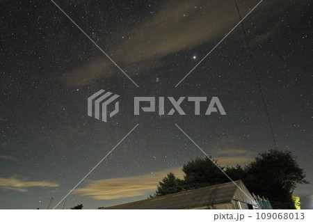 野辺山の夜景と秋のきれいな星空 109068013