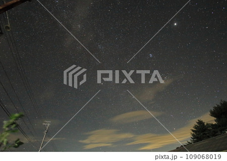 野辺山の夜景と秋のきれいな星空 109068019