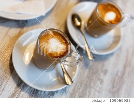 Mug of cortado served on table in cafe 109069982