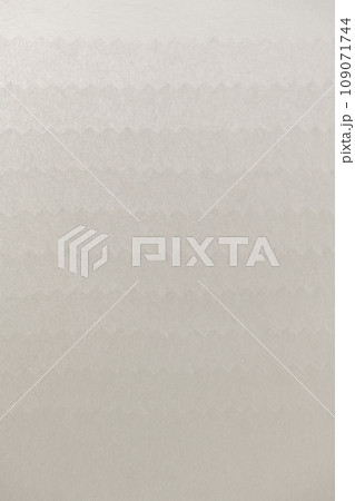 和紙によるグラデーション背景素材（ホワイト） 109071744