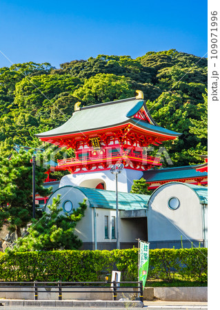 山口県下関市の赤間神宮　水天門 109071996